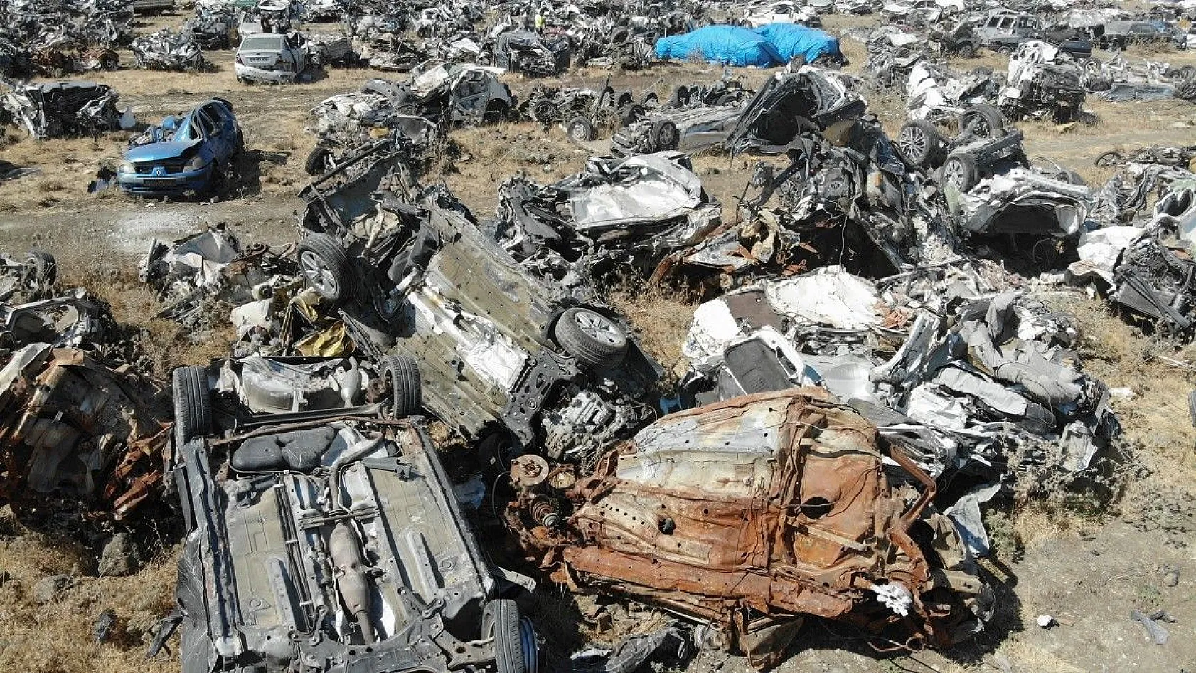 Enkaz araçlar teslim ediliyor