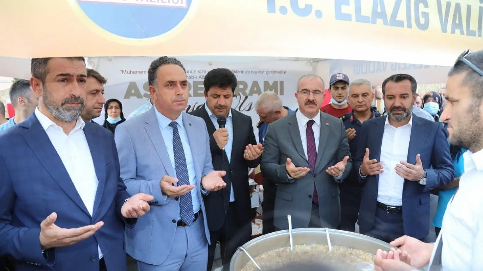 Belediyeden aşure ikramı