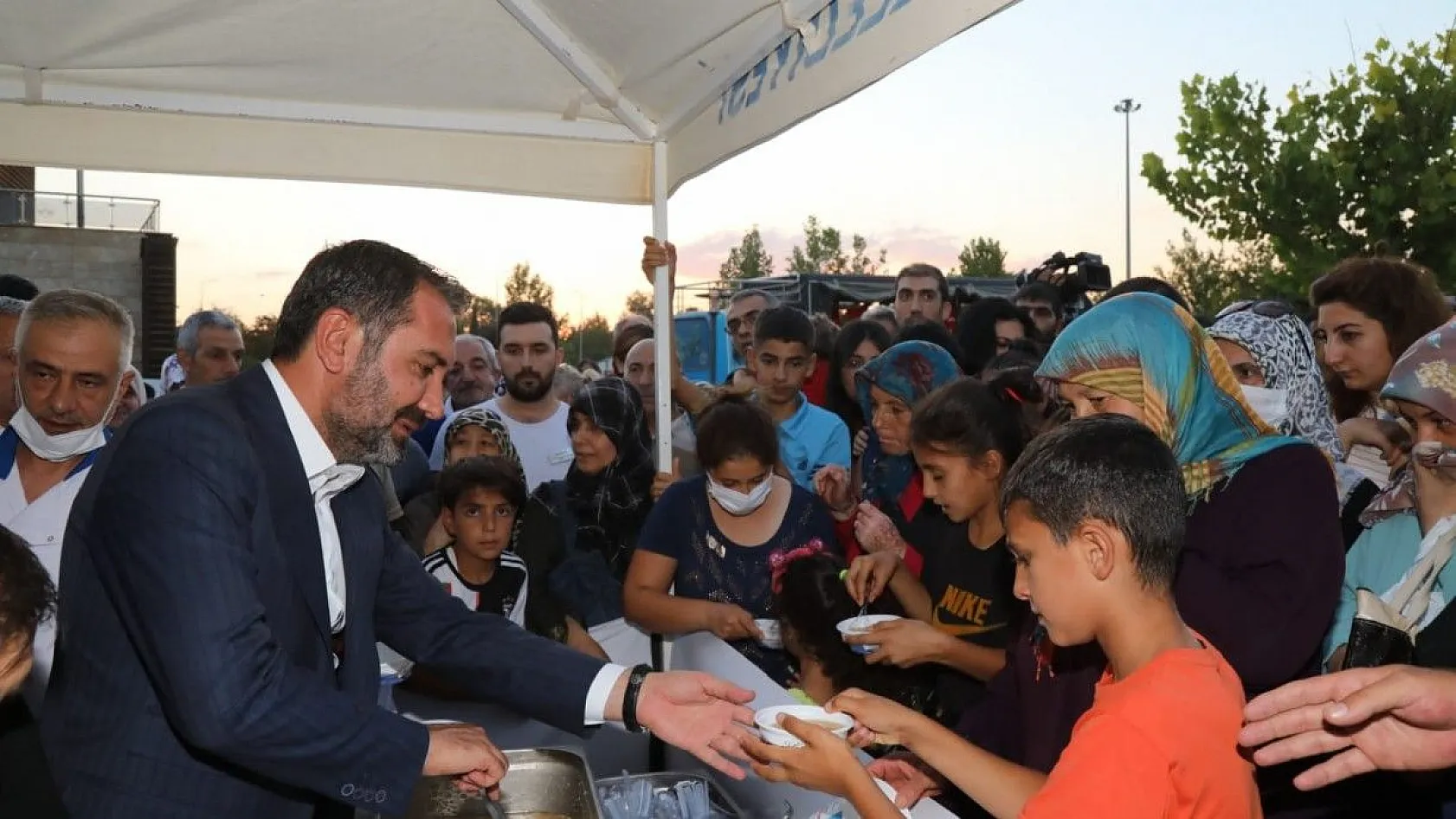 Belediyeden aşure ikramı