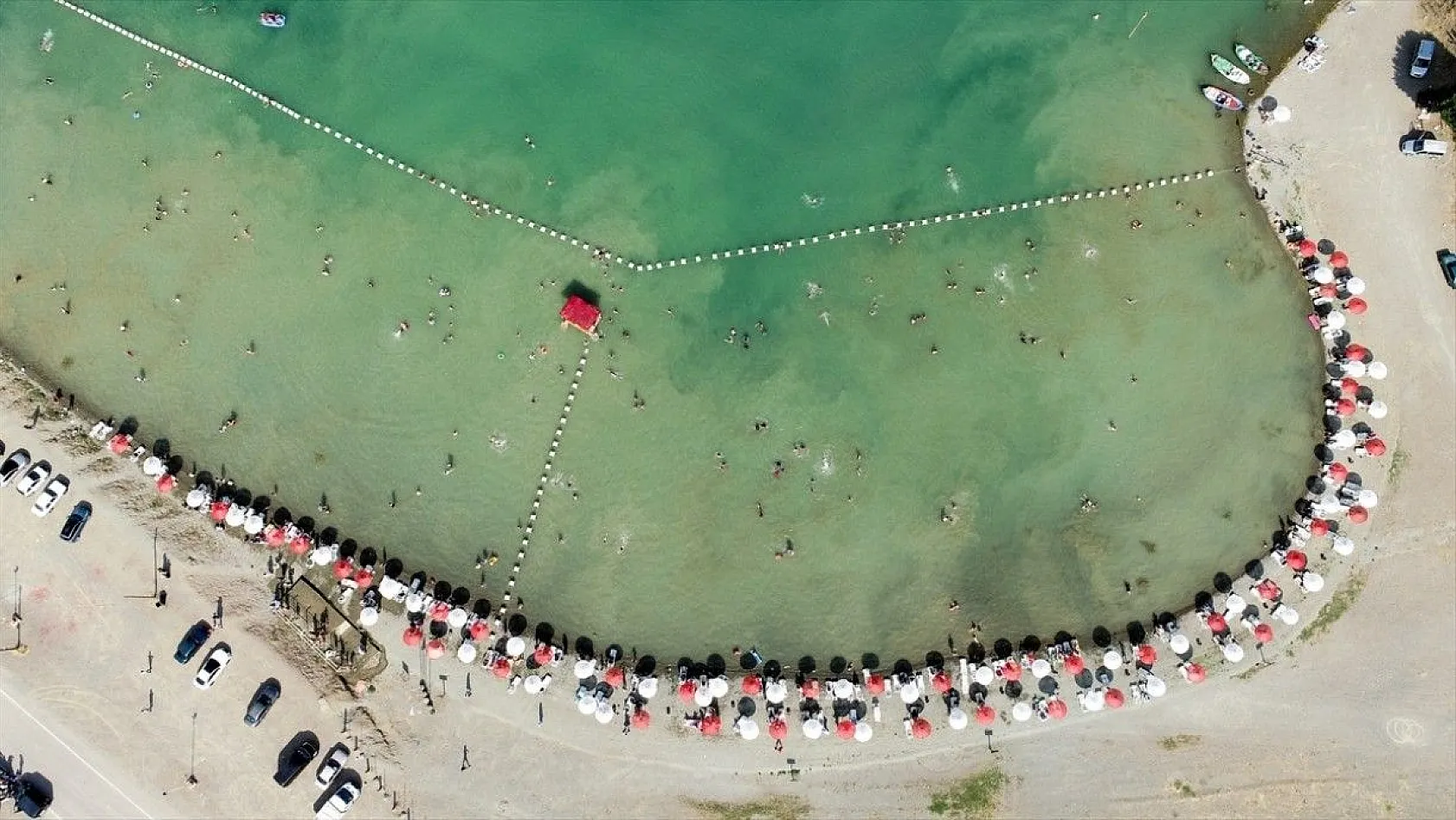 Doğuda tatilcilerin vazgeçilmez adresi: Hazar Gölü