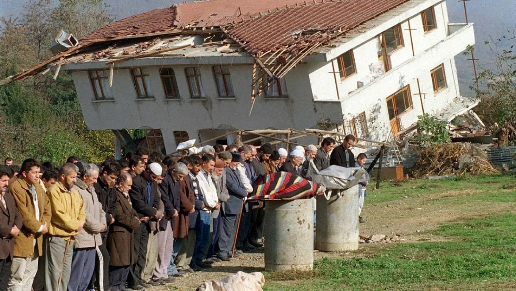 Düzce depreminin üzerinden 22 yıl geçti!