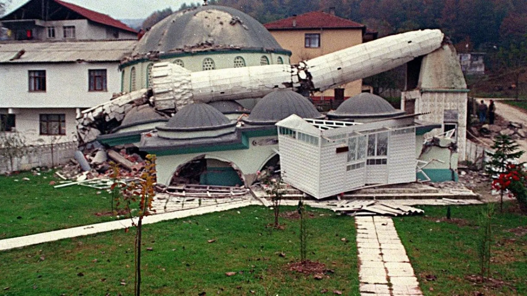 Düzce depreminin üzerinden 22 yıl geçti!
