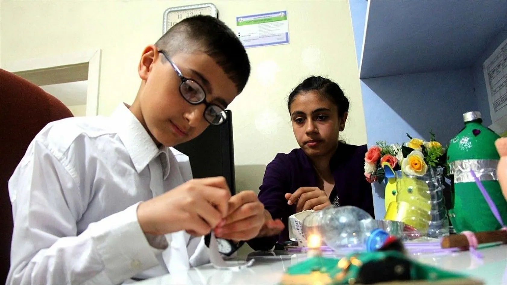 Atık malzemelerle hayallerini gerçekleştiriyorlar