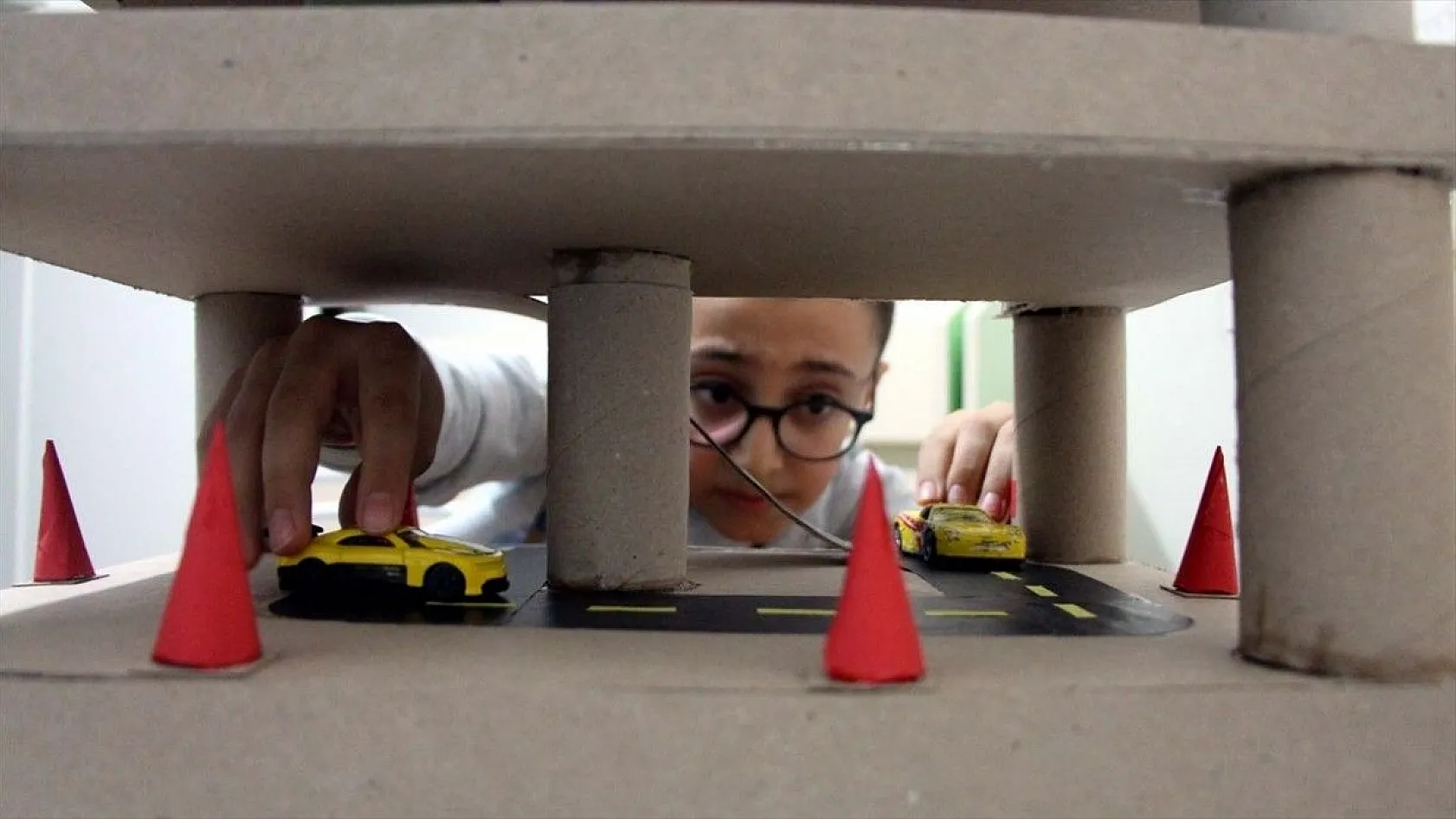 Atık malzemelerle hayallerini gerçekleştiriyorlar