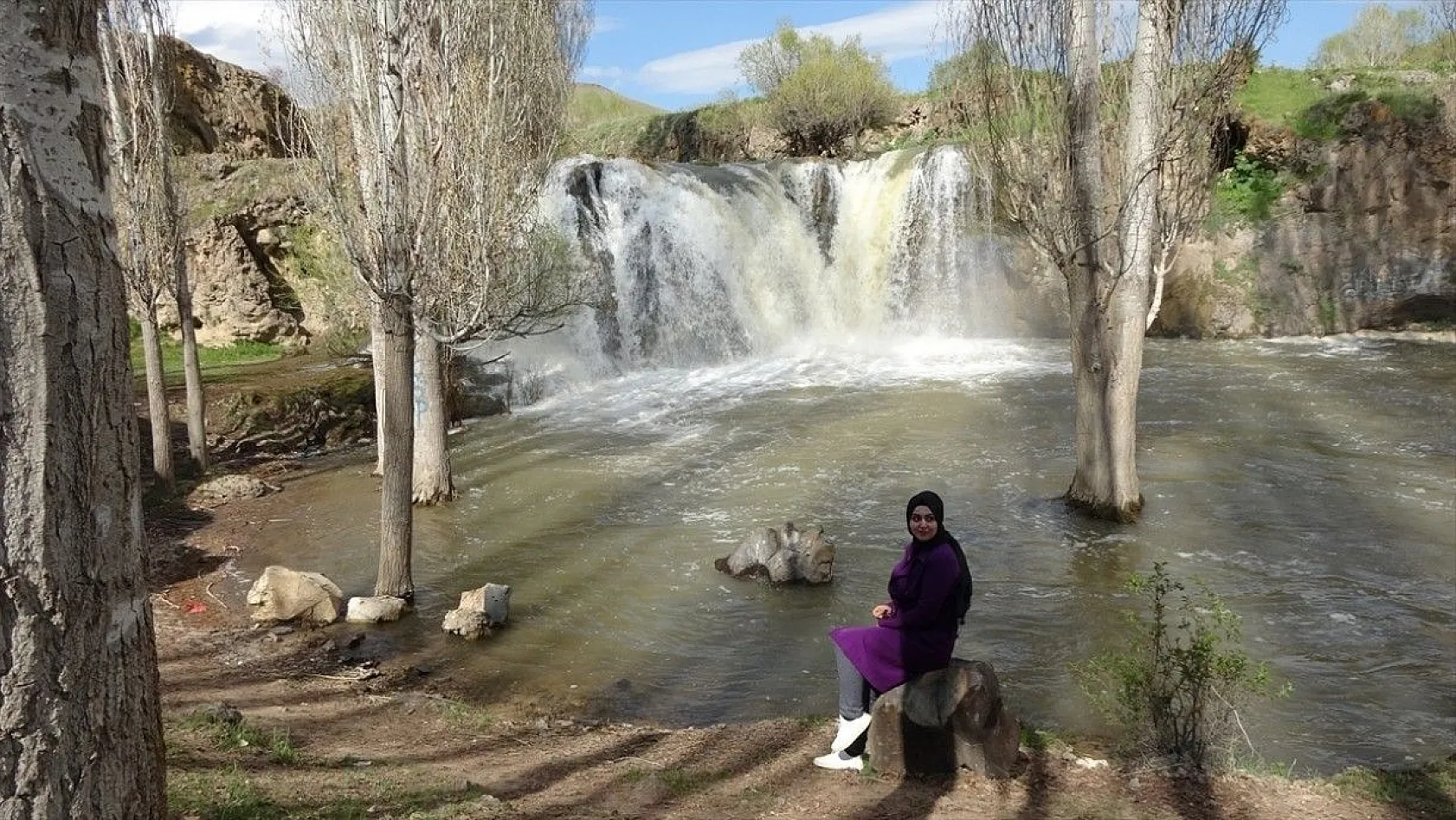 Muradiye Şelalesi ilgi görüyor