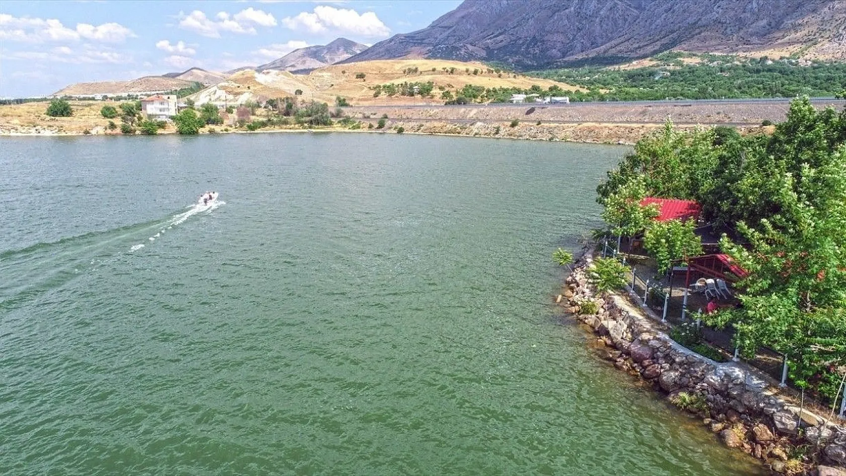 Aşağı İçme köyü doğal güzelliğiyle ilgi görüyor