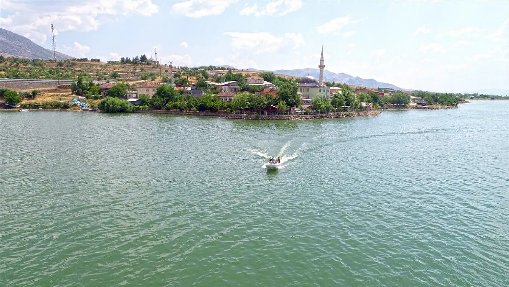 Aşağı İçme köyü doğal güzelliğiyle ilgi görüyor