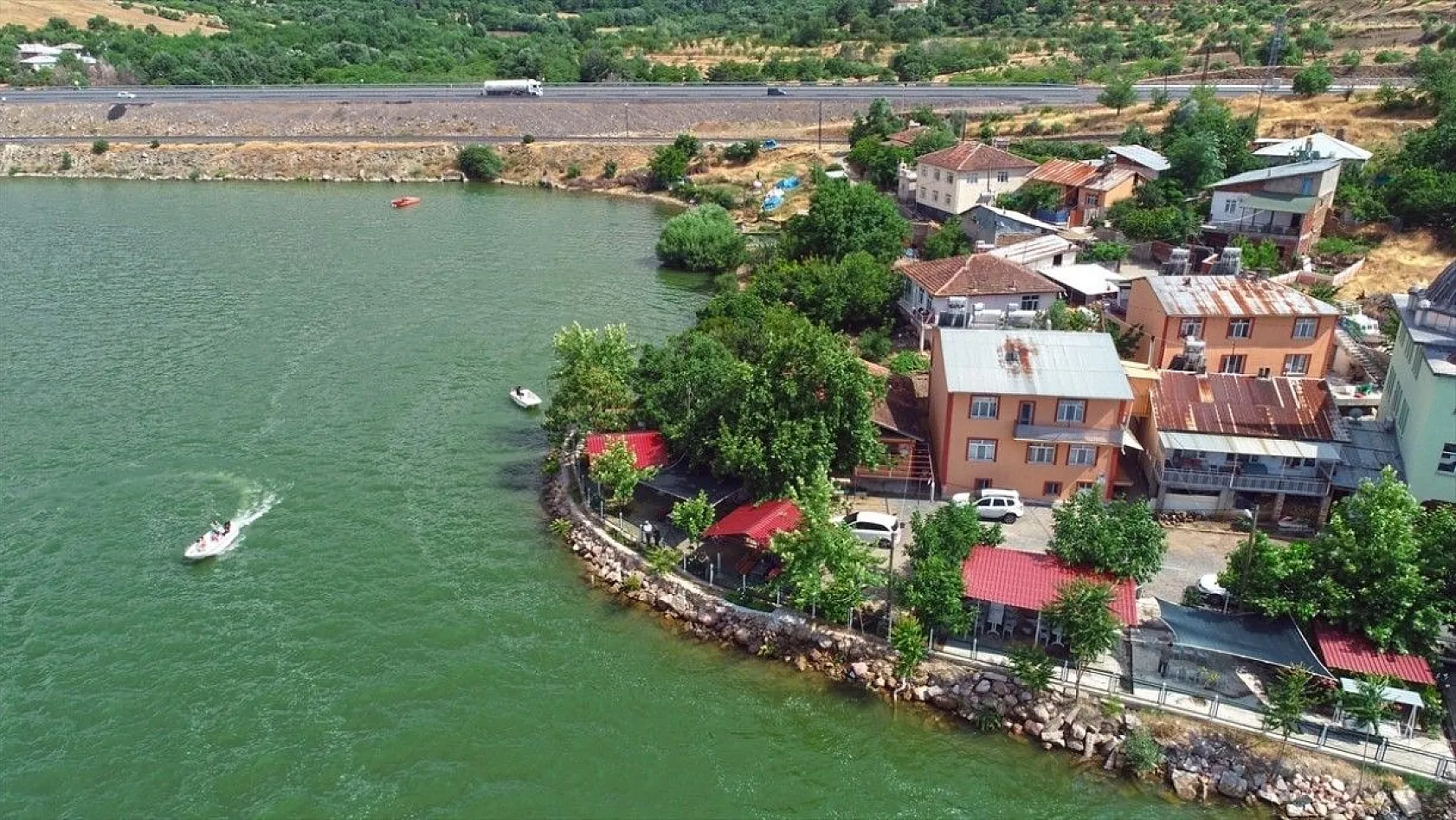 Aşağı İçme köyü doğal güzelliğiyle ilgi görüyor