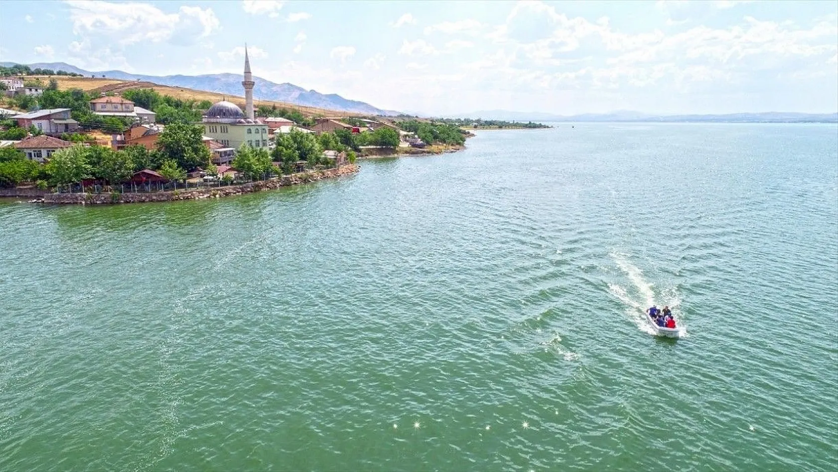 Aşağı İçme köyü doğal güzelliğiyle ilgi görüyor