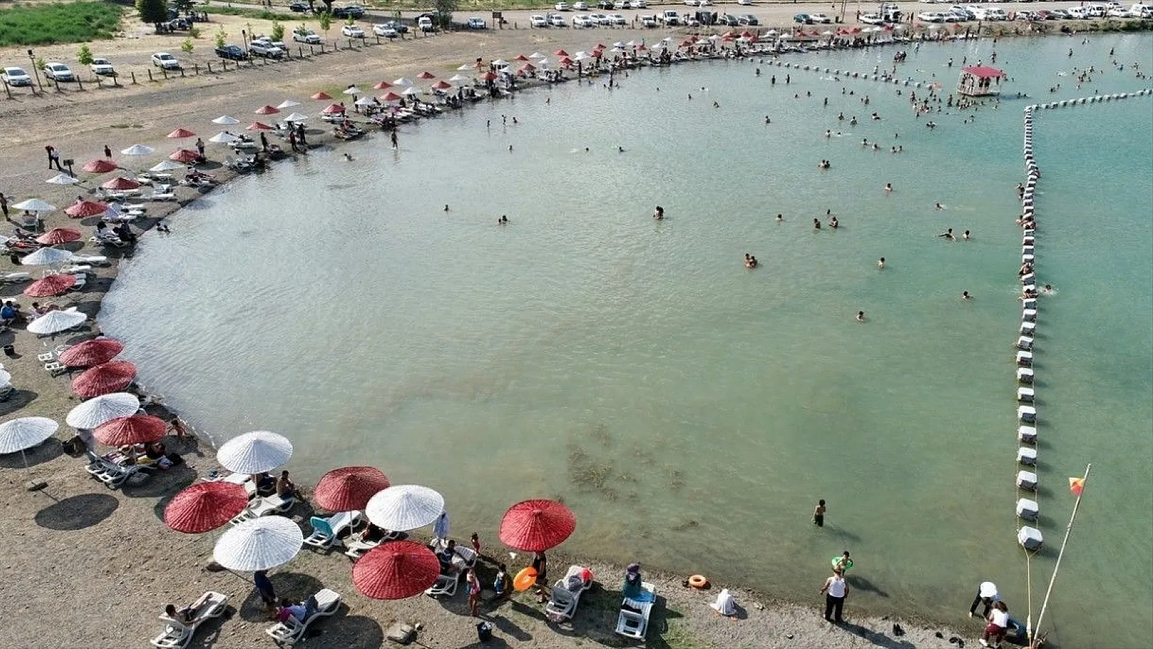 Doğuda tatilcilerin vazgeçilmez adresi: Hazar Gölü