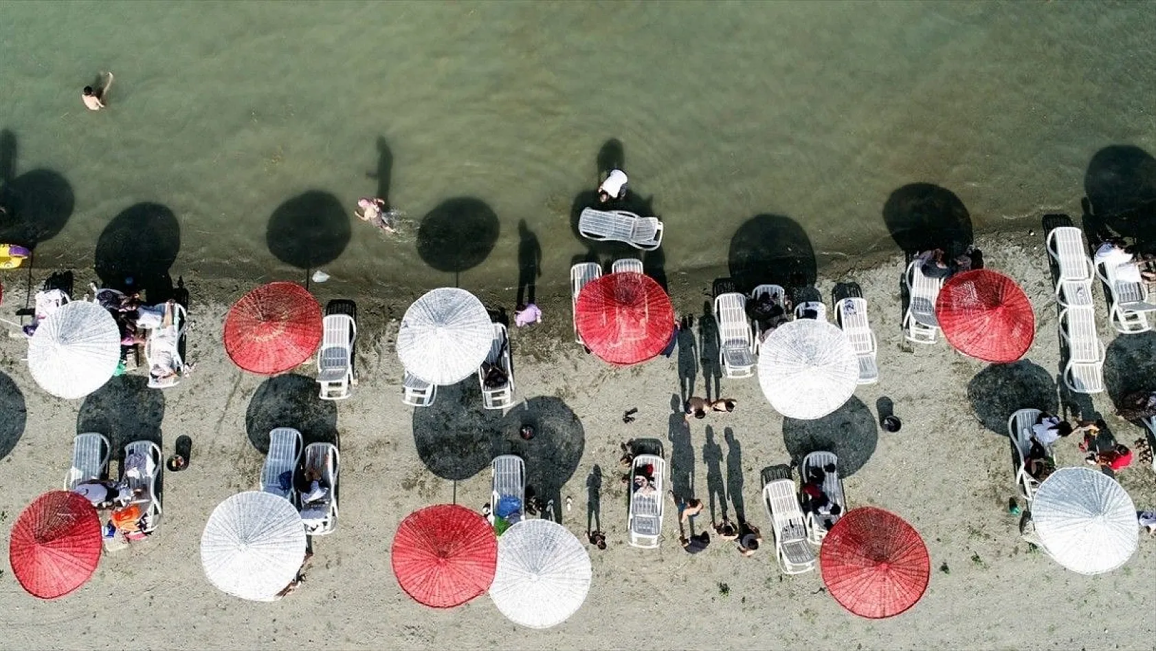 Doğuda tatilcilerin vazgeçilmez adresi: Hazar Gölü