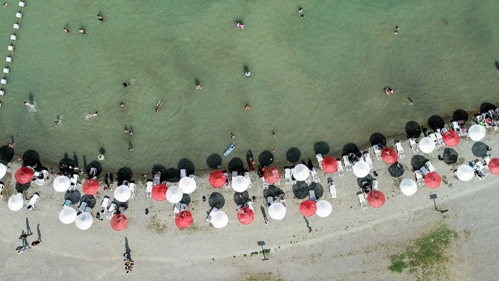 Doğuda tatilcilerin vazgeçilmez adresi: Hazar Gölü
