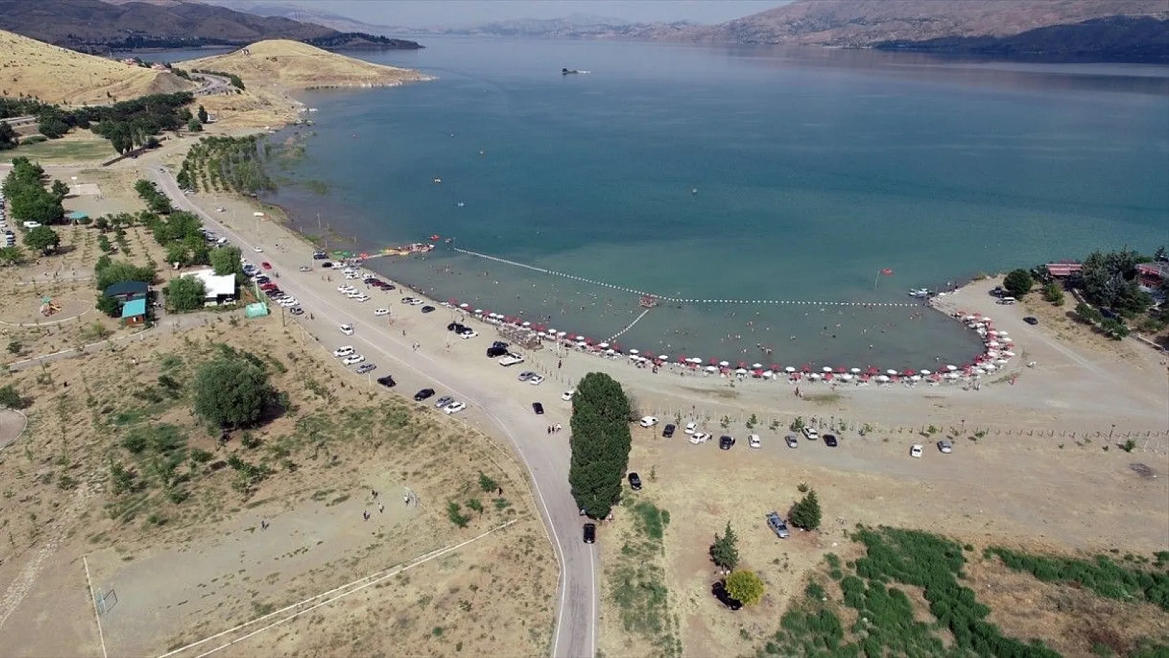 Doğuda tatilcilerin vazgeçilmez adresi: Hazar Gölü