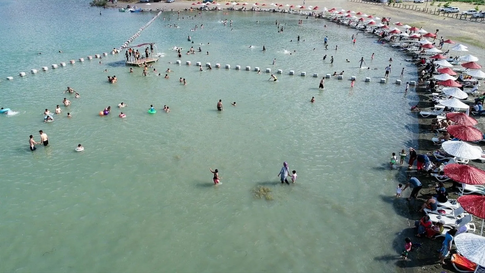 Doğuda tatilcilerin vazgeçilmez adresi: Hazar Gölü