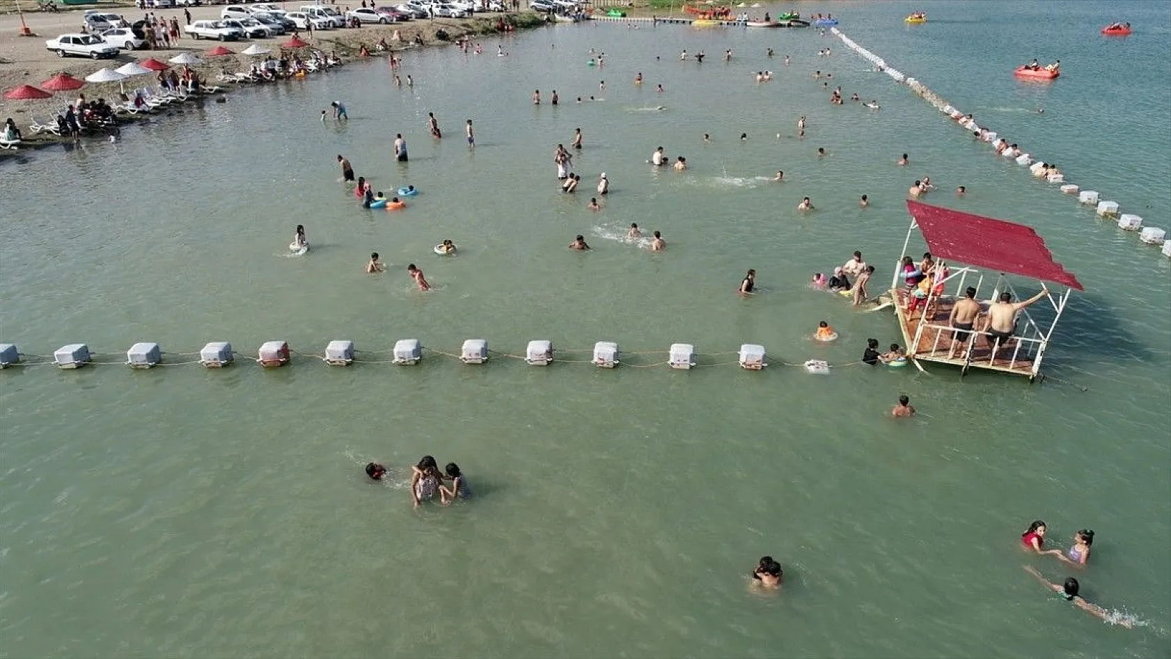 Doğuda tatilcilerin vazgeçilmez adresi: Hazar Gölü