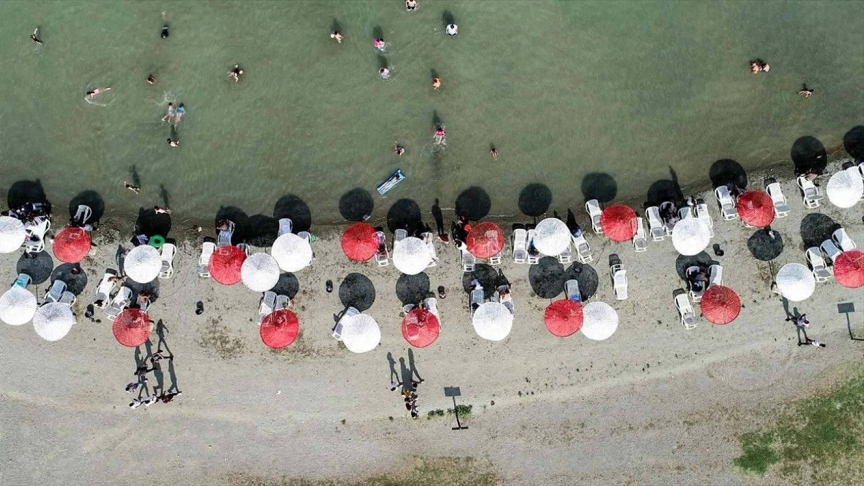 Doğuda tatilcilerin vazgeçilmez adresi: Hazar Gölü