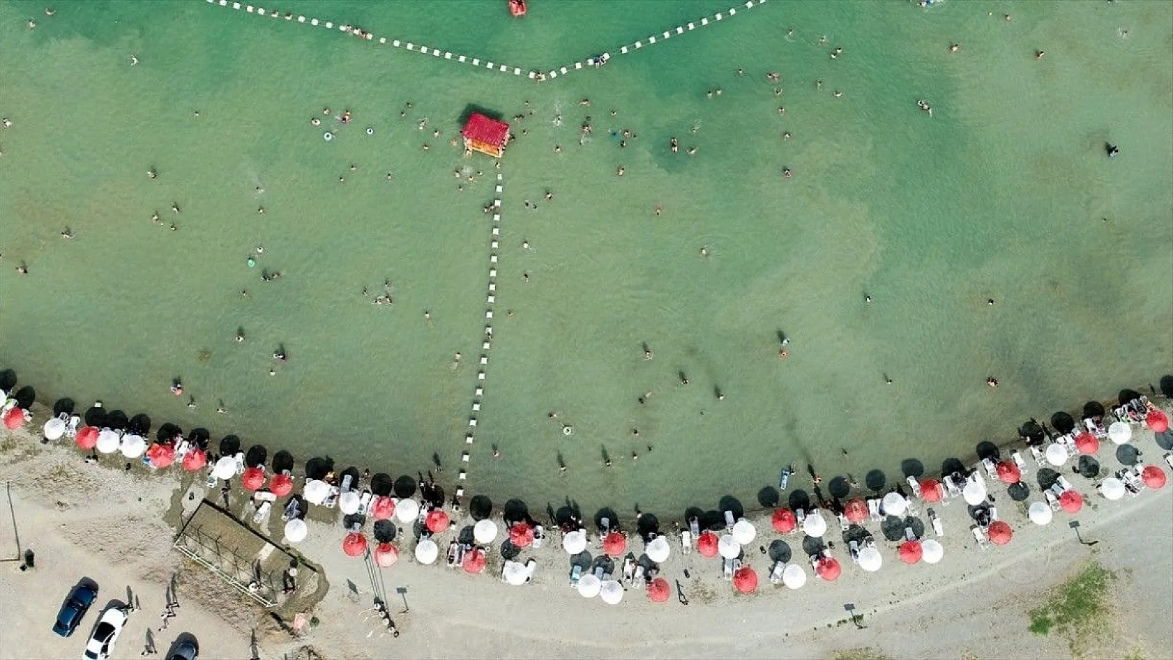 Doğuda tatilcilerin vazgeçilmez adresi: Hazar Gölü