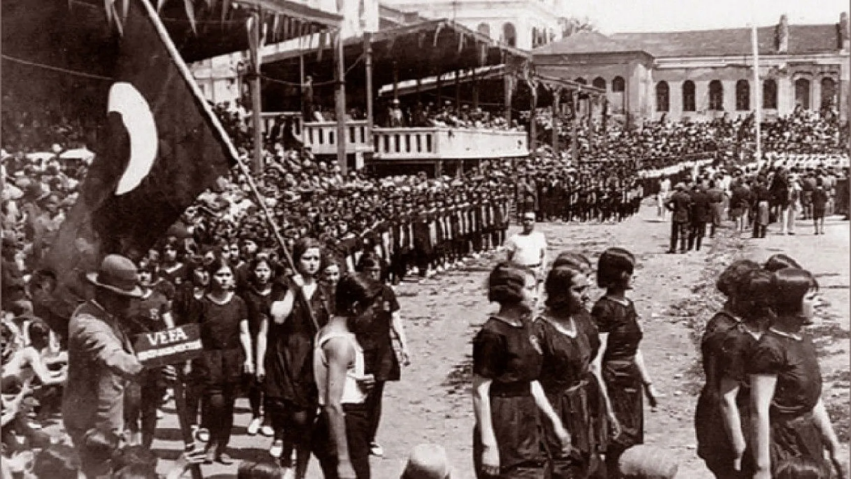 Cumhuriyetimiz 98 yaşında!