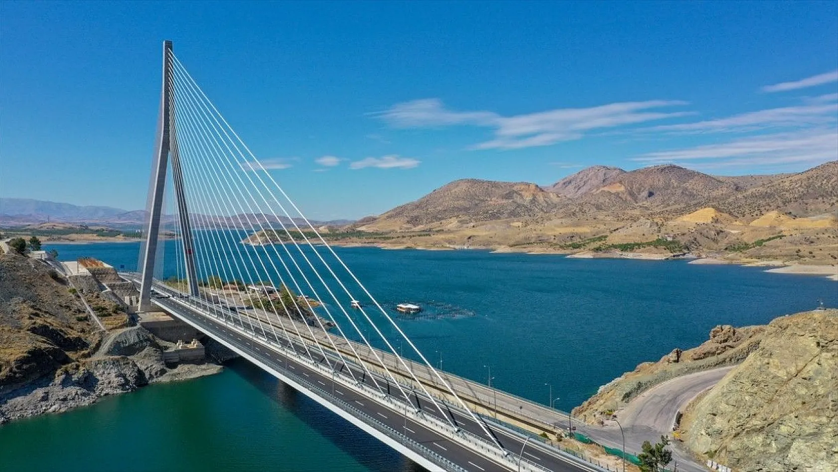 Kömürhan Köprüsü'nün inşaat atıkları sanat eserine dönüştürüldü