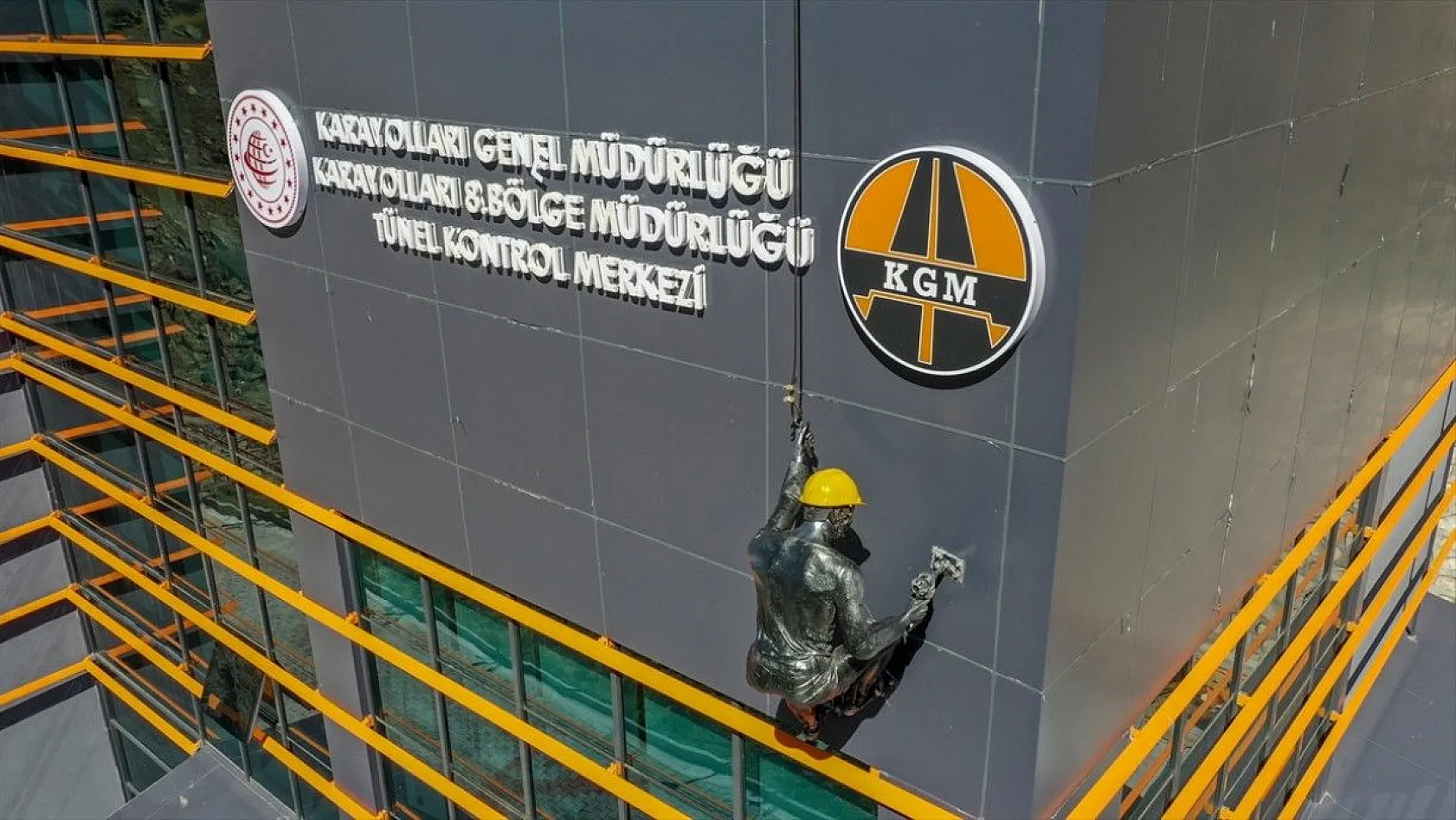 Kömürhan Köprüsü'nün inşaat atıkları sanat eserine dönüştürüldü