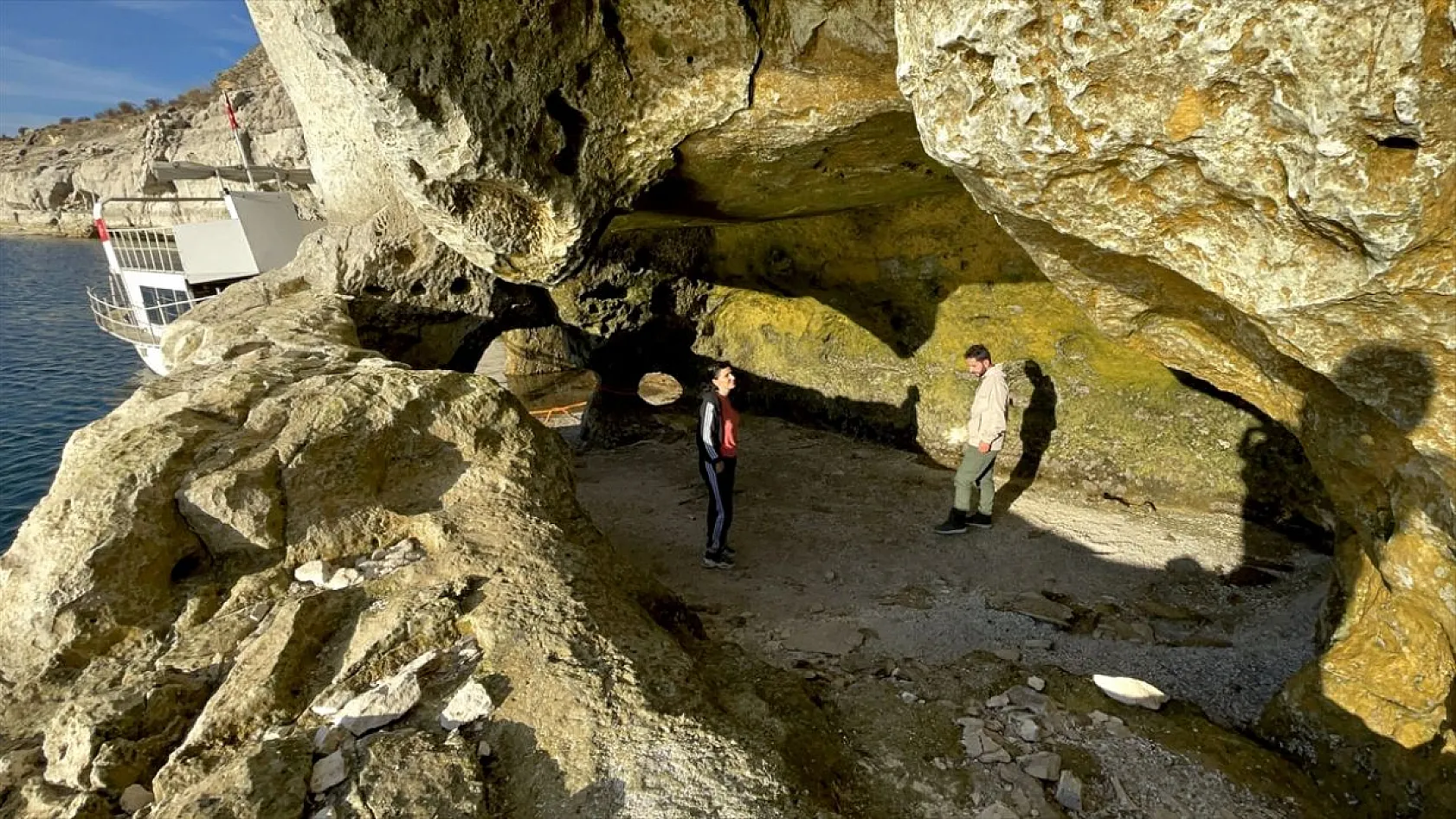 Kuraklık, Keban Barajı altındaki Hastek Kalesi'nin tüm katlarını ortaya çıkardı