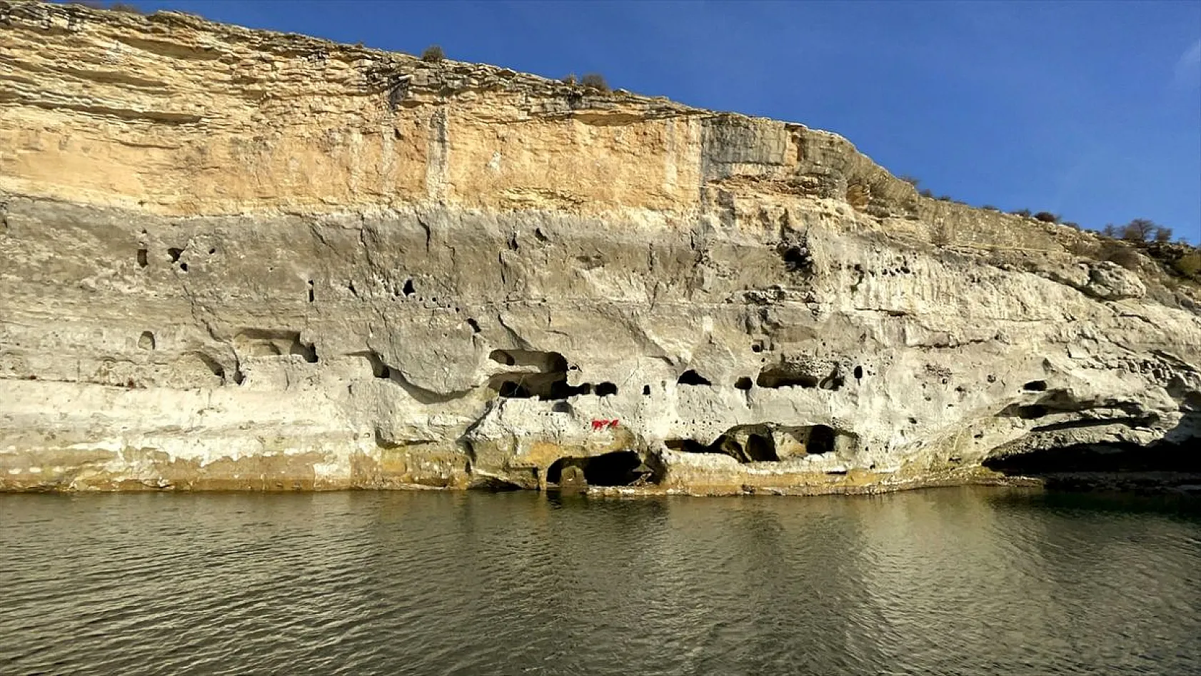 Kuraklık, Keban Barajı altındaki Hastek Kalesi'nin tüm katlarını ortaya çıkardı