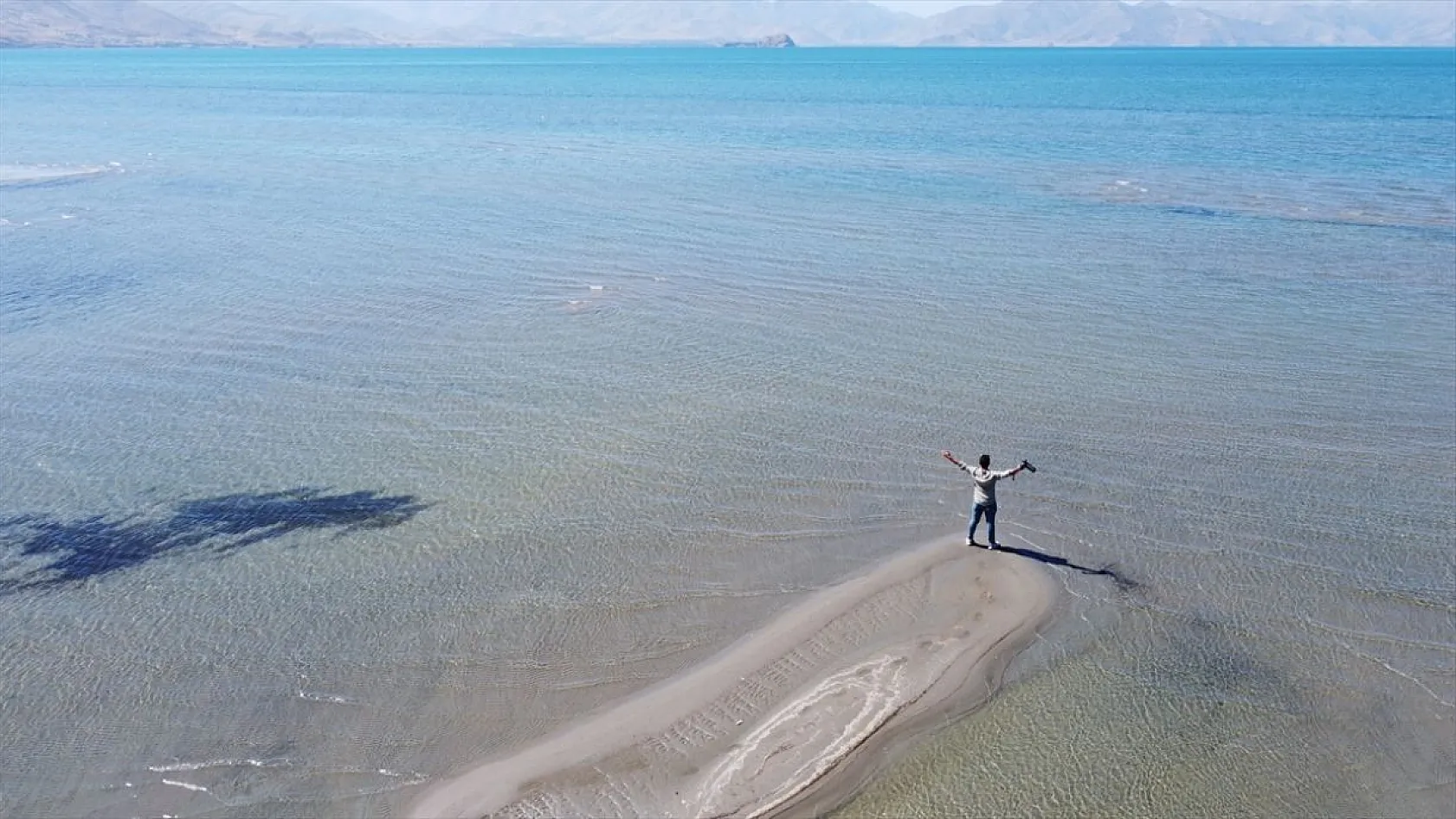 Van Gölü'ndeki çekilme sürüyor
