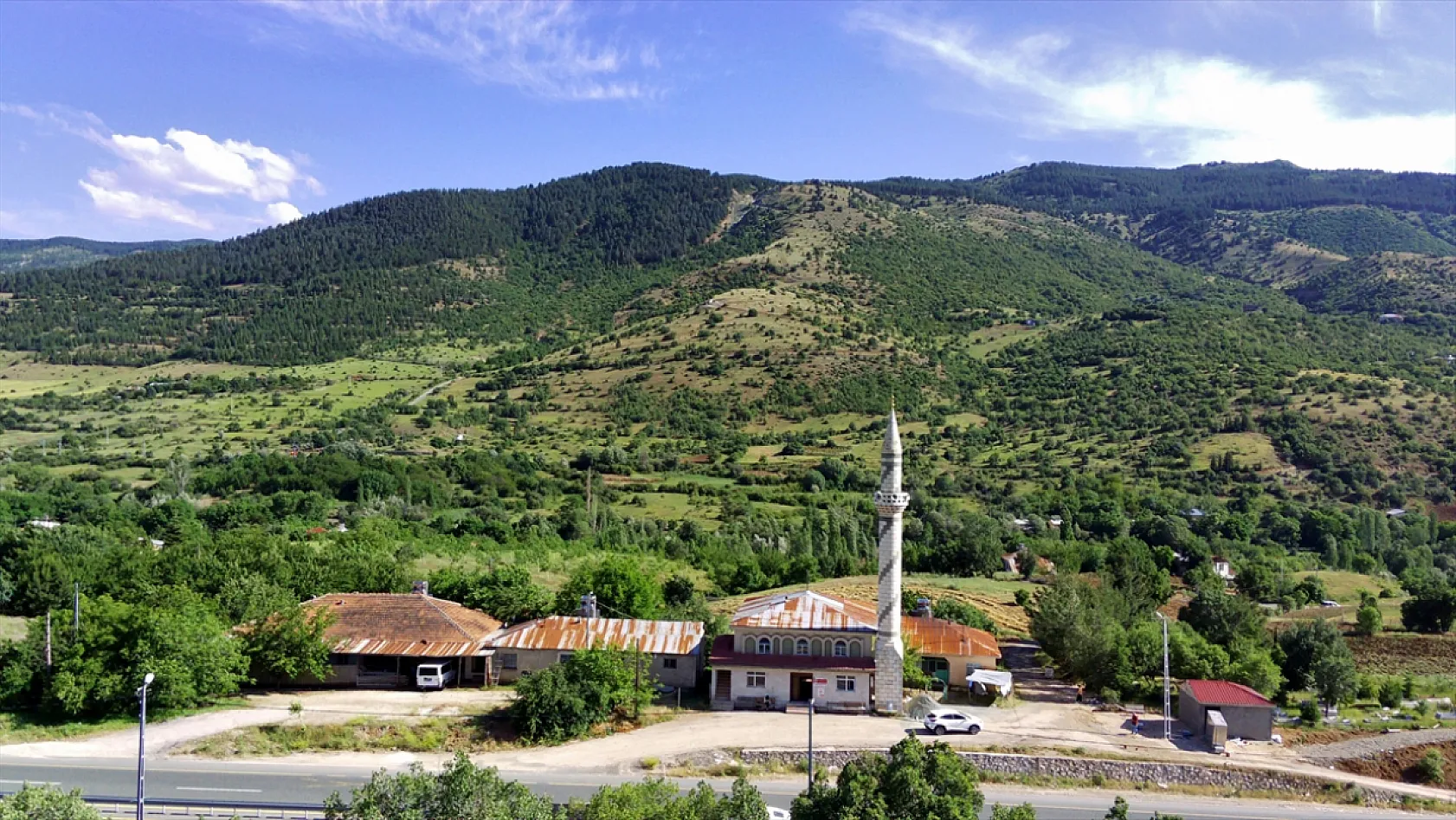 Elazığ'da ağaçlandırma çalışmaları sürüyor