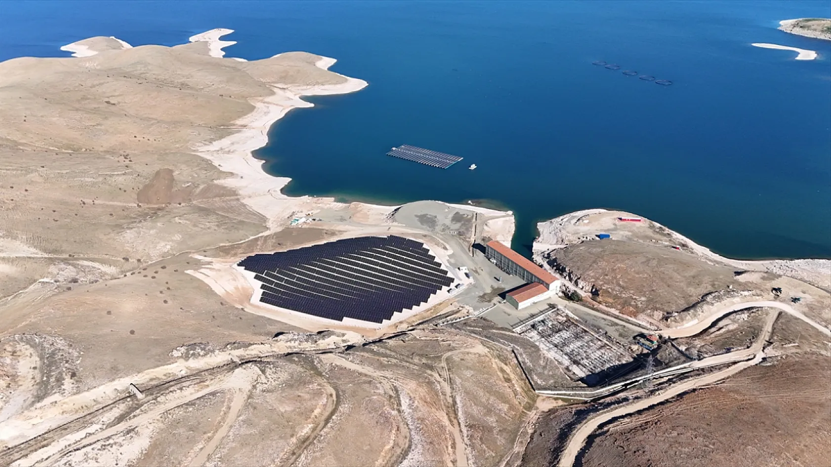 Yüzer GES ile Karasal GES havadan görüntülendi