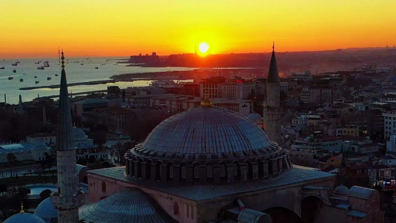 Ayasofya'da gün batımı eşsiz görüntüler oluşturdu