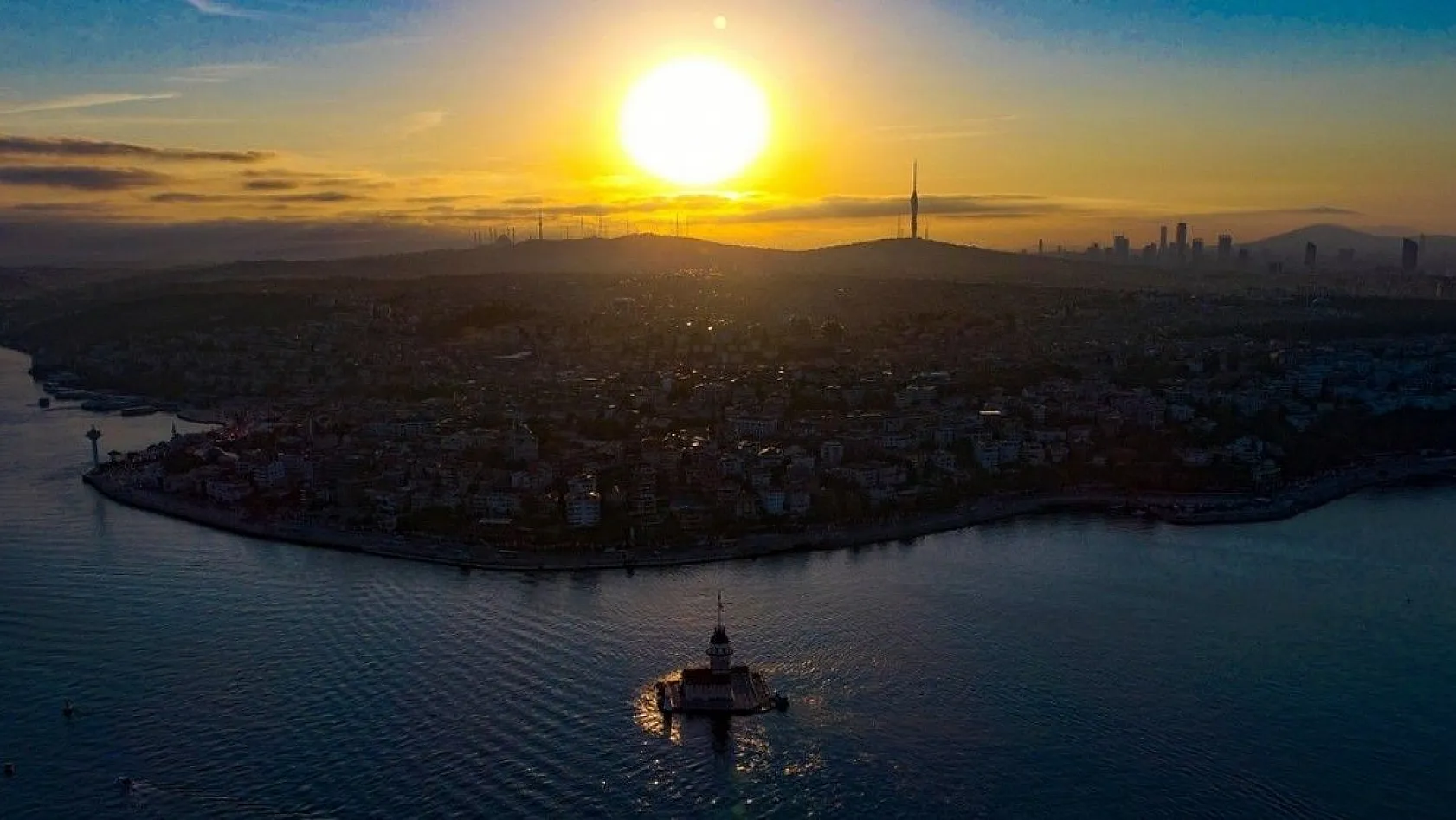 Kız Kulesi'nde hayran bırakan gündoğumu