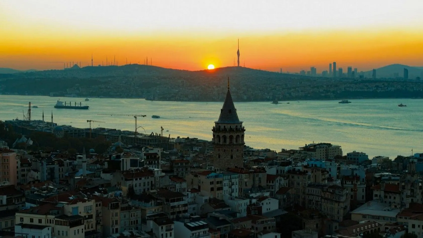 Galata Kulesi'nde eşsiz gün doğumu