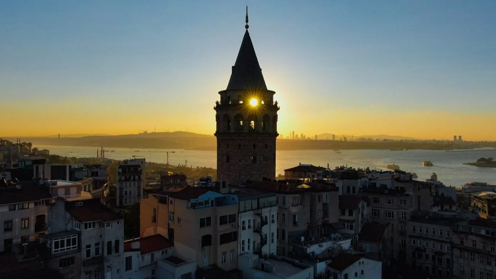 Galata Kulesi'nde eşsiz gün doğumu