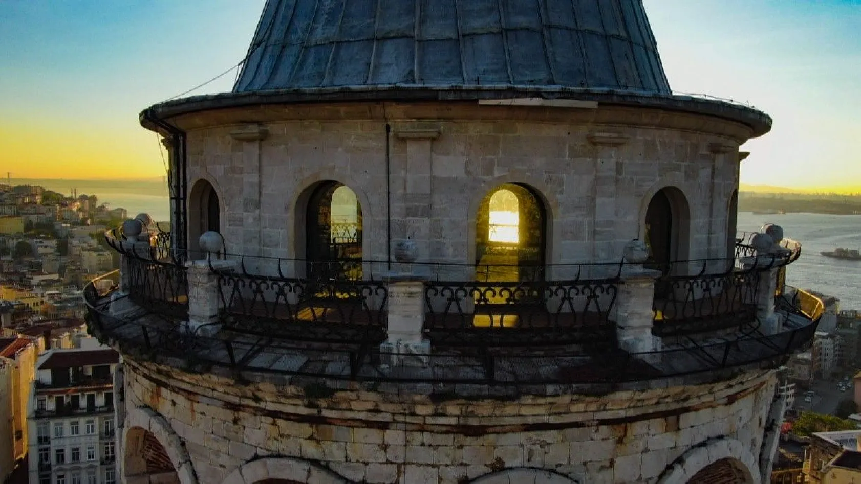 Galata Kulesi'nde eşsiz gün doğumu