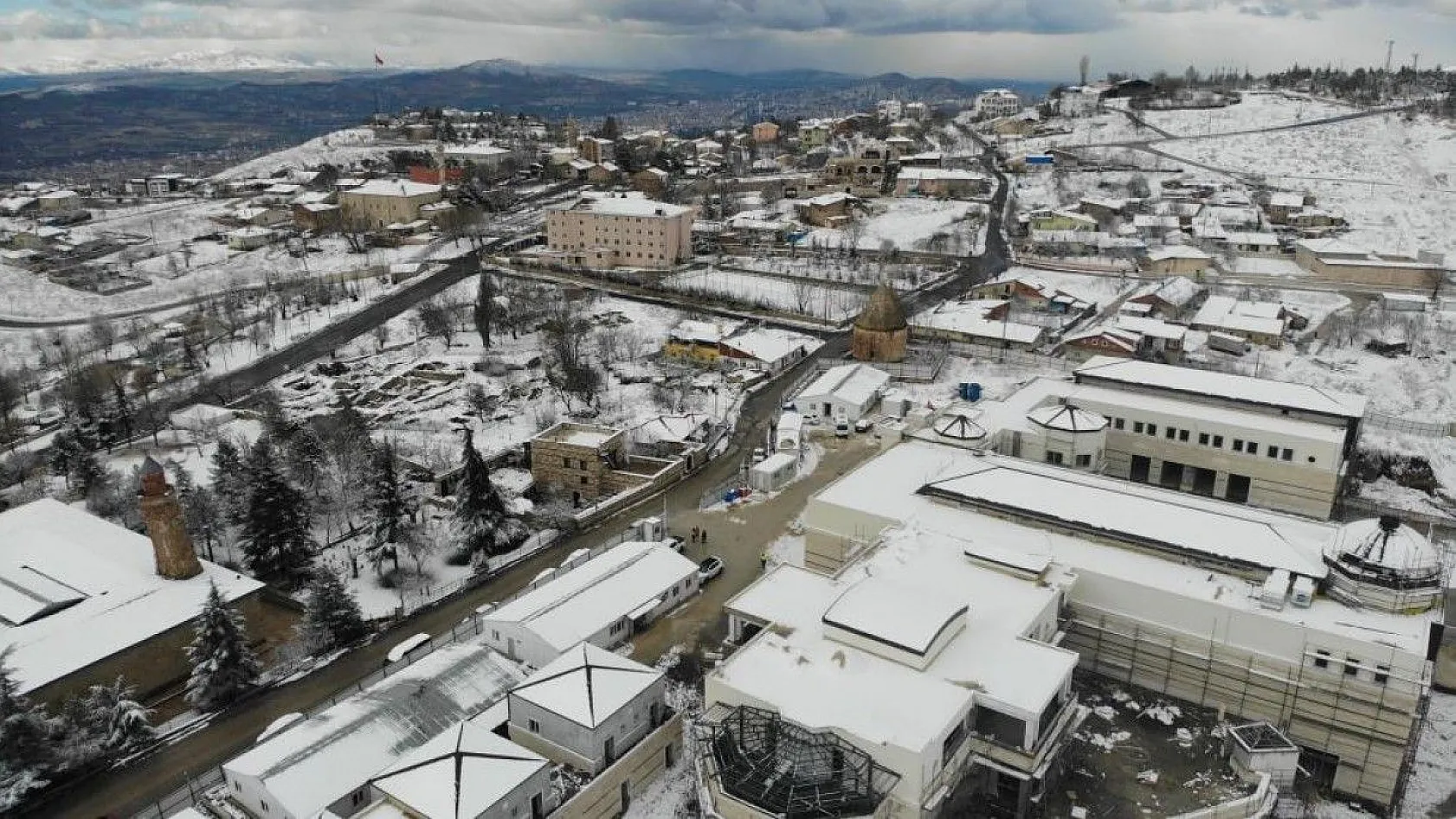 Harput beyaz gelinliğini giydi