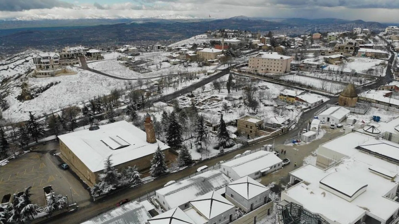 Harput beyaz gelinliğini giydi