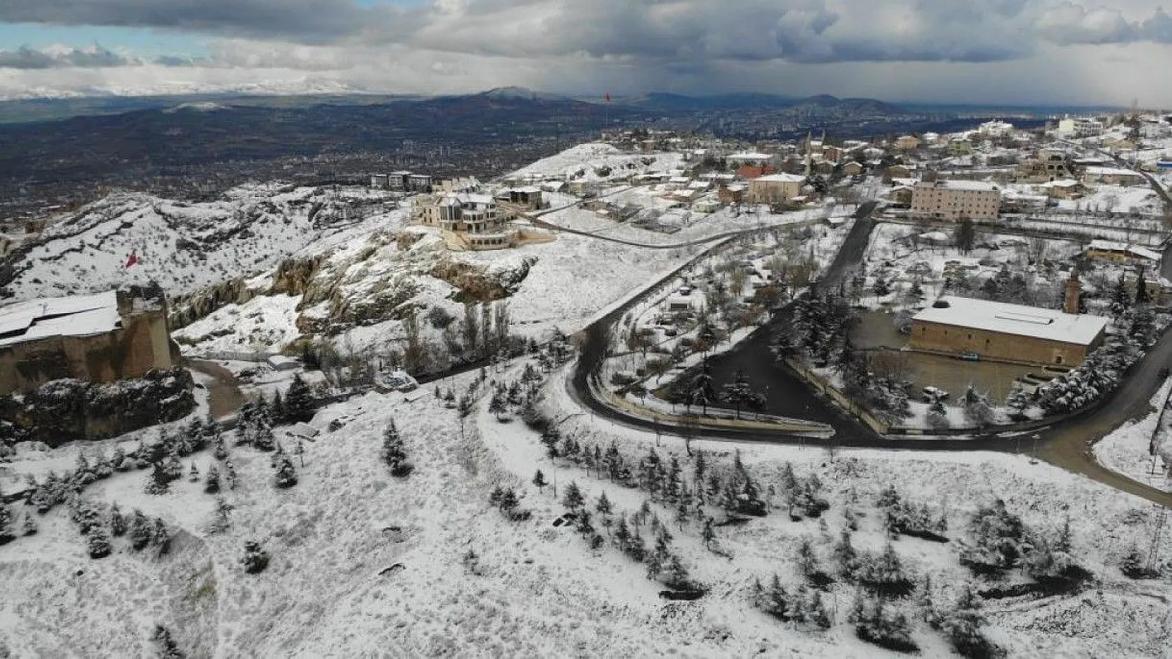 Harput beyaz gelinliğini giydi