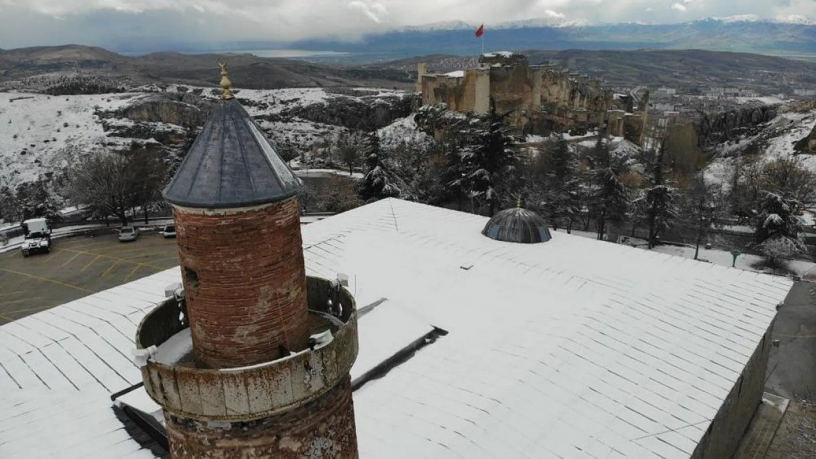 Harput beyaz gelinliğini giydi