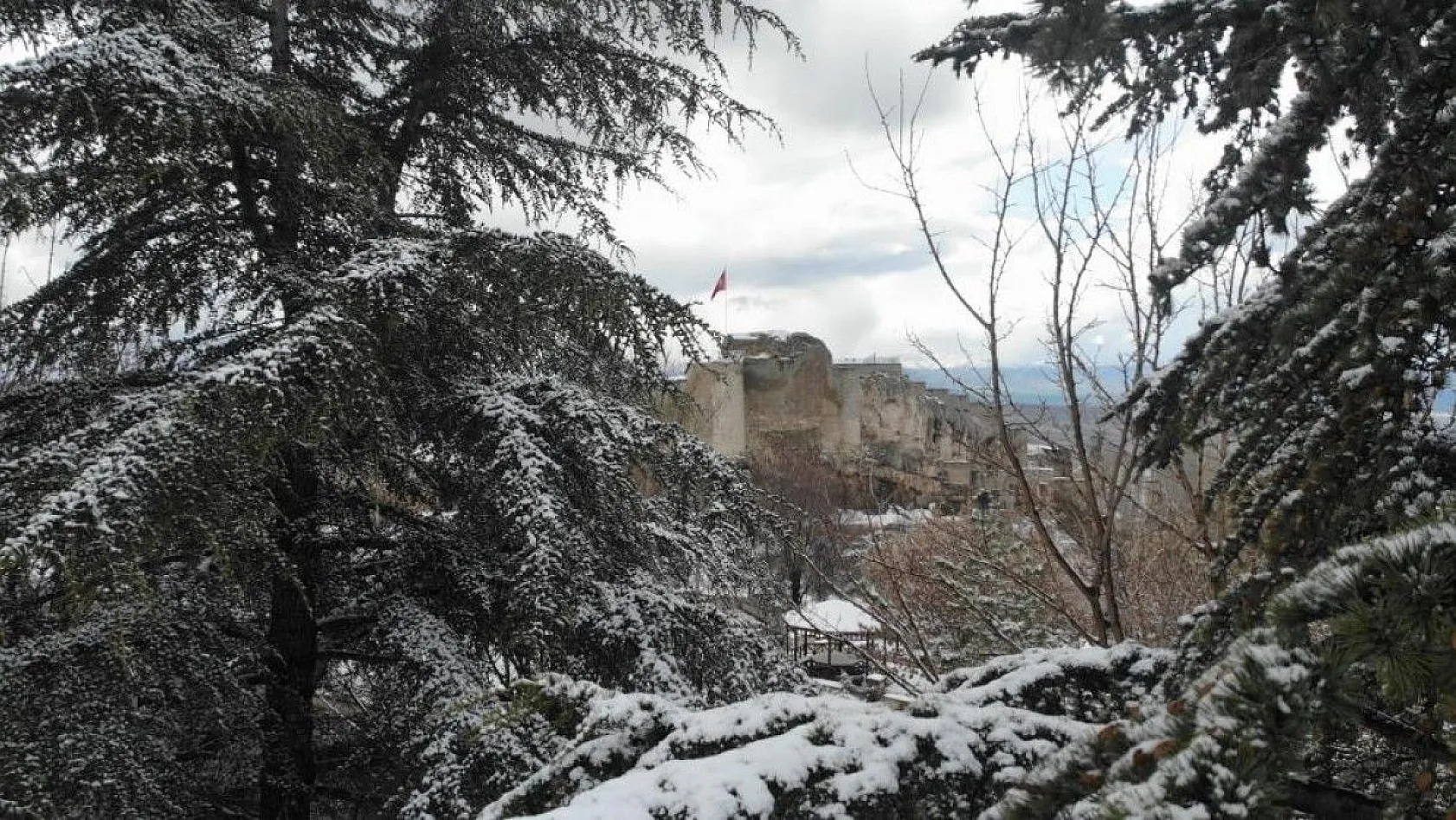 Harput beyaz gelinliğini giydi