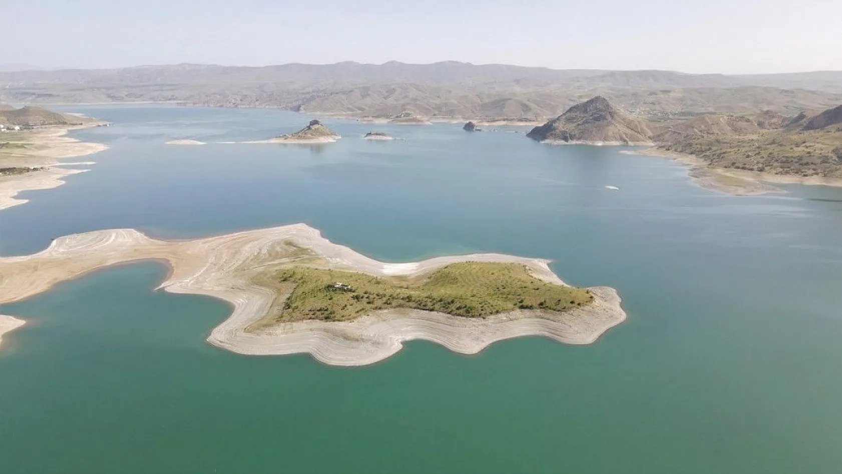 Robinson Ziya dedenin adası baharla birlikte yeşile büründü