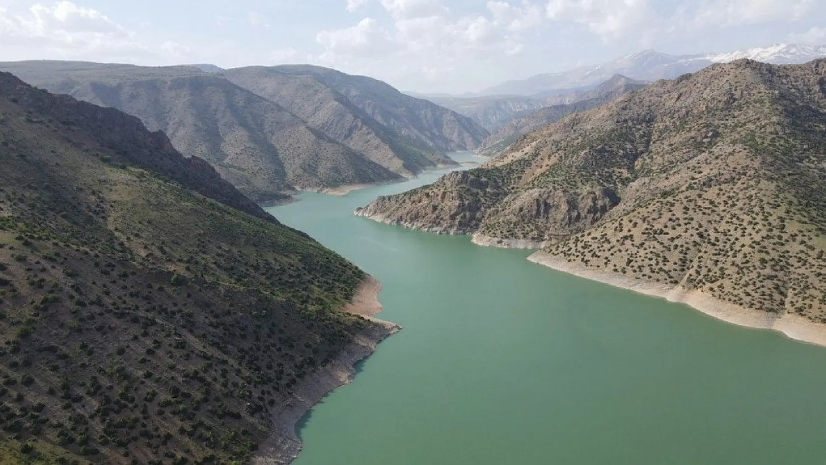Barajda sular çekildi tarihi kilise gün yüzüne çıktı