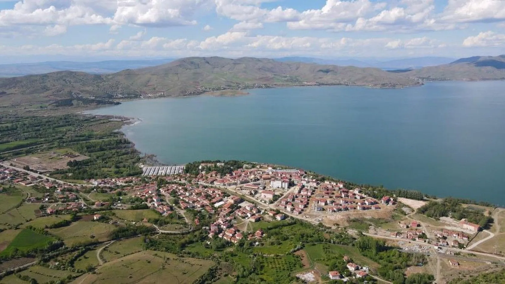 Yeşile bürünen Sivrice muhteşem doğasıyla cezbediyor