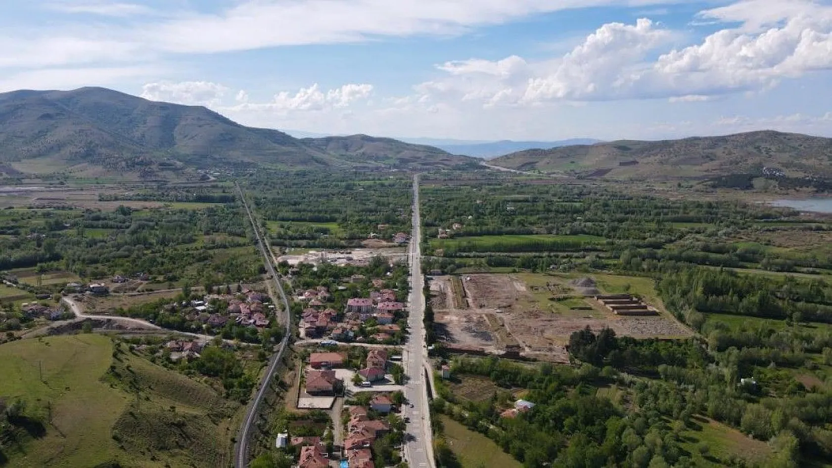 Yeşile bürünen Sivrice muhteşem doğasıyla cezbediyor