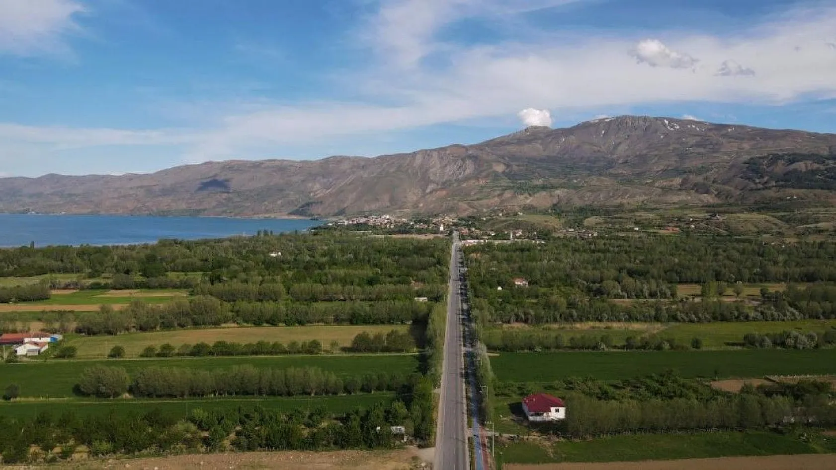 Yeşile bürünen Sivrice muhteşem doğasıyla cezbediyor