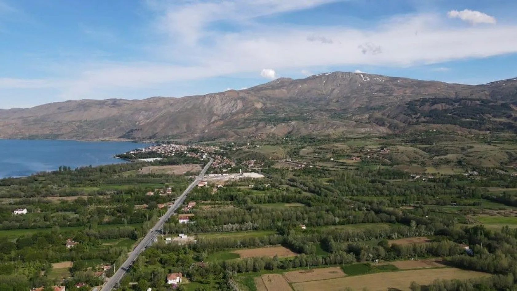 Yeşile bürünen Sivrice muhteşem doğasıyla cezbediyor