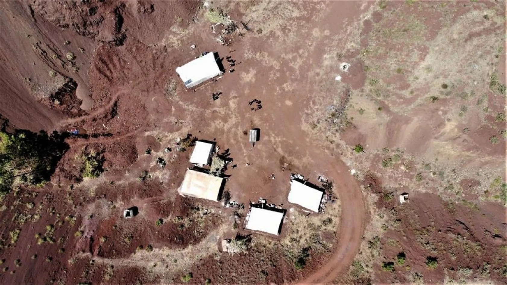 Mangal kömürü işçilerinin çadırda yaşamı başladı