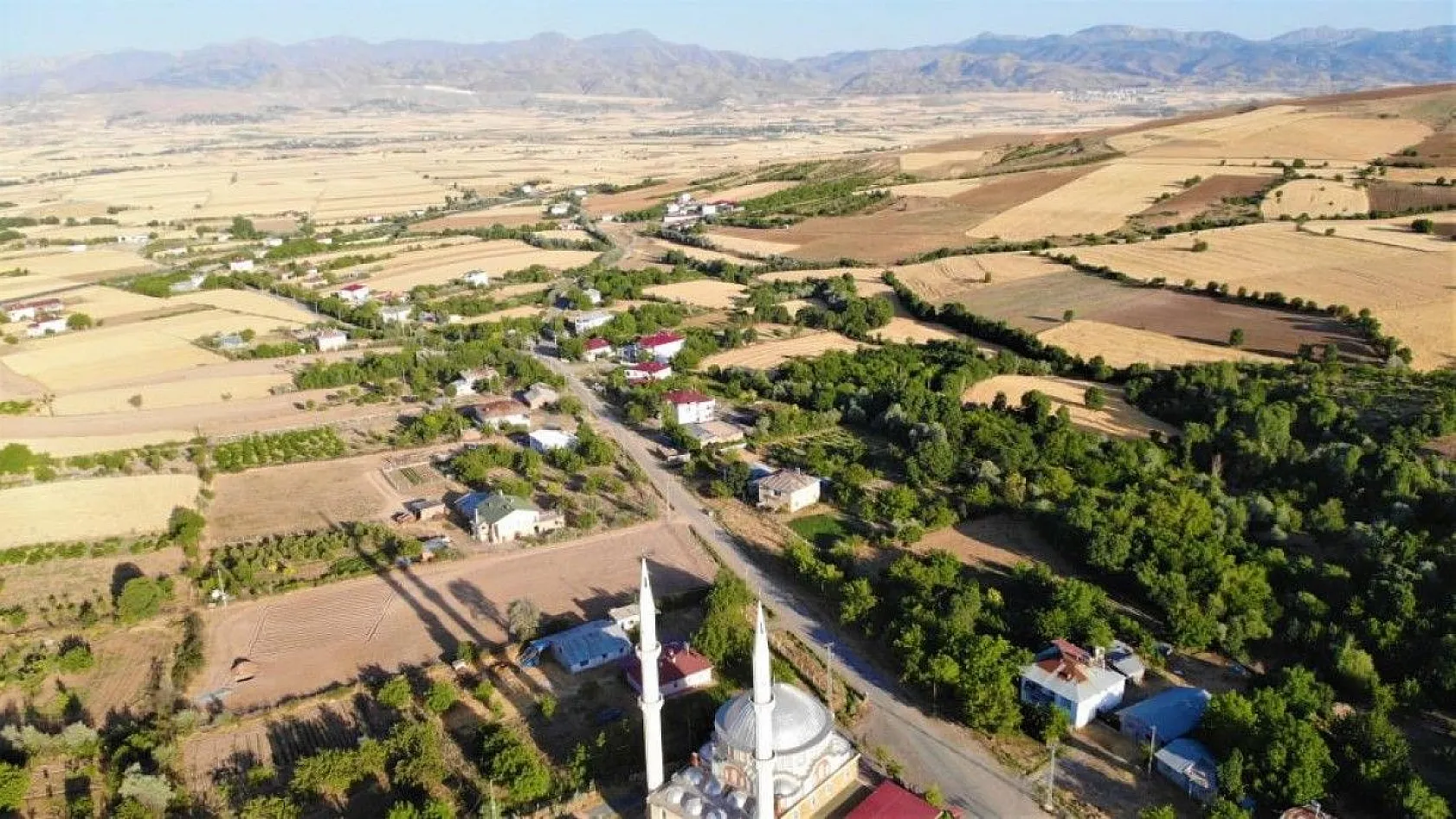 Bu köy, dünyanın dört bir yanından turist ağırlıyor