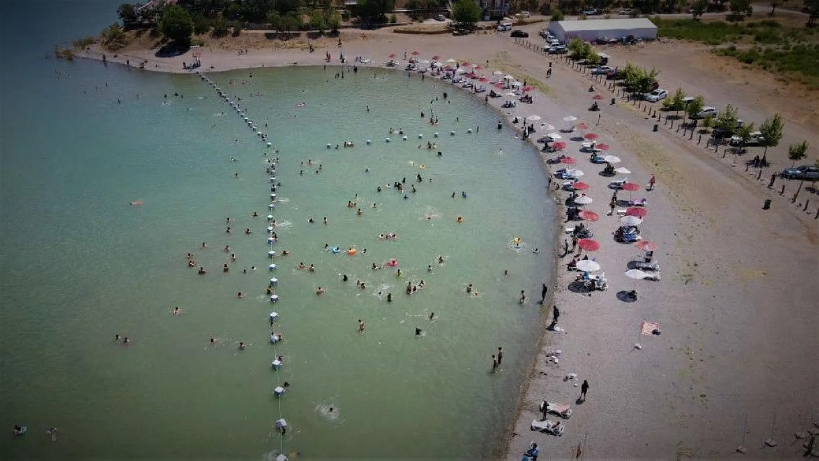 Doğu'nun gizli denizi 'Hazar Gölü' tatilcilerin akınına uğradı