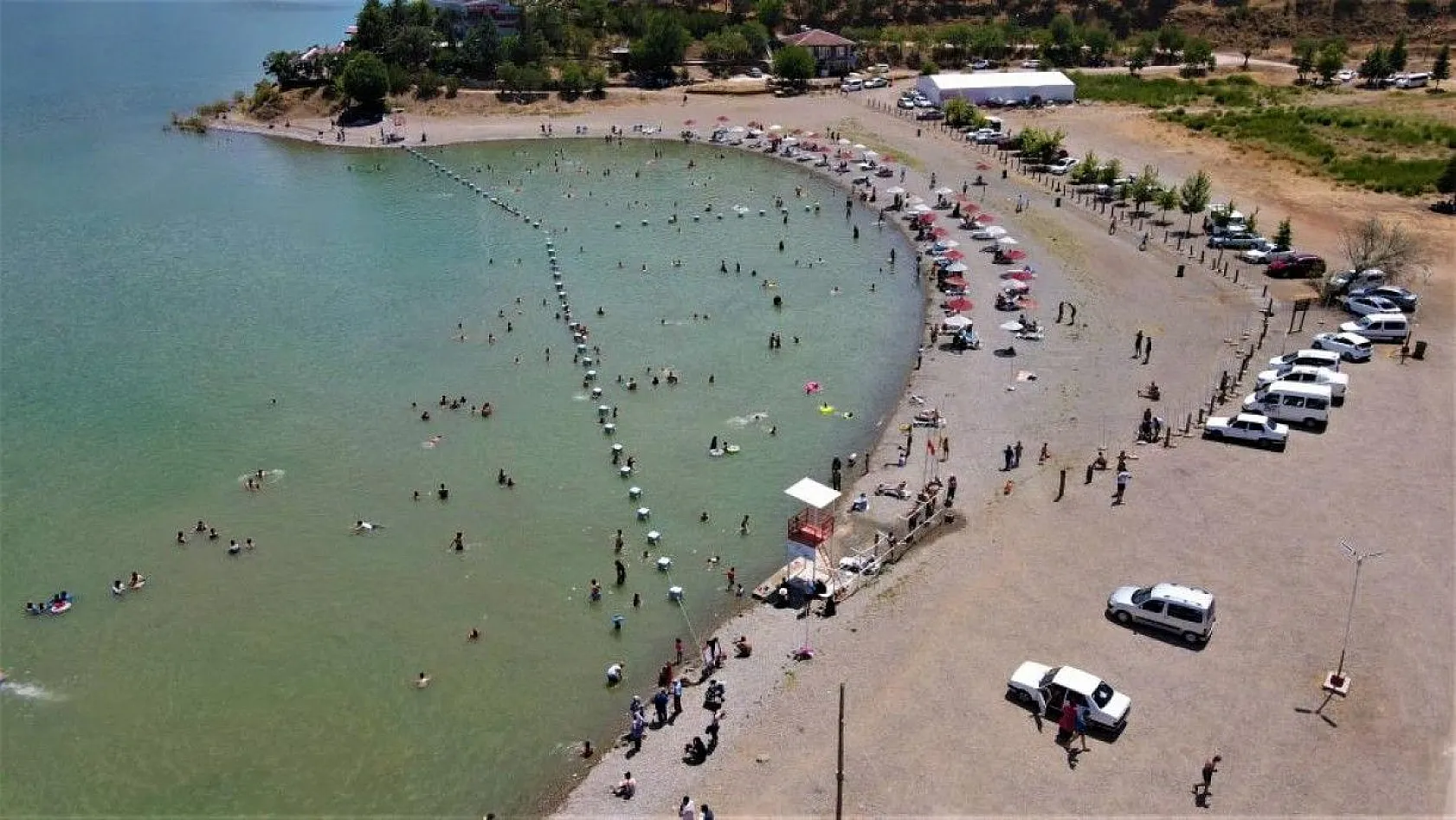 Doğu'nun gizli denizi 'Hazar Gölü' tatilcilerin akınına uğradı