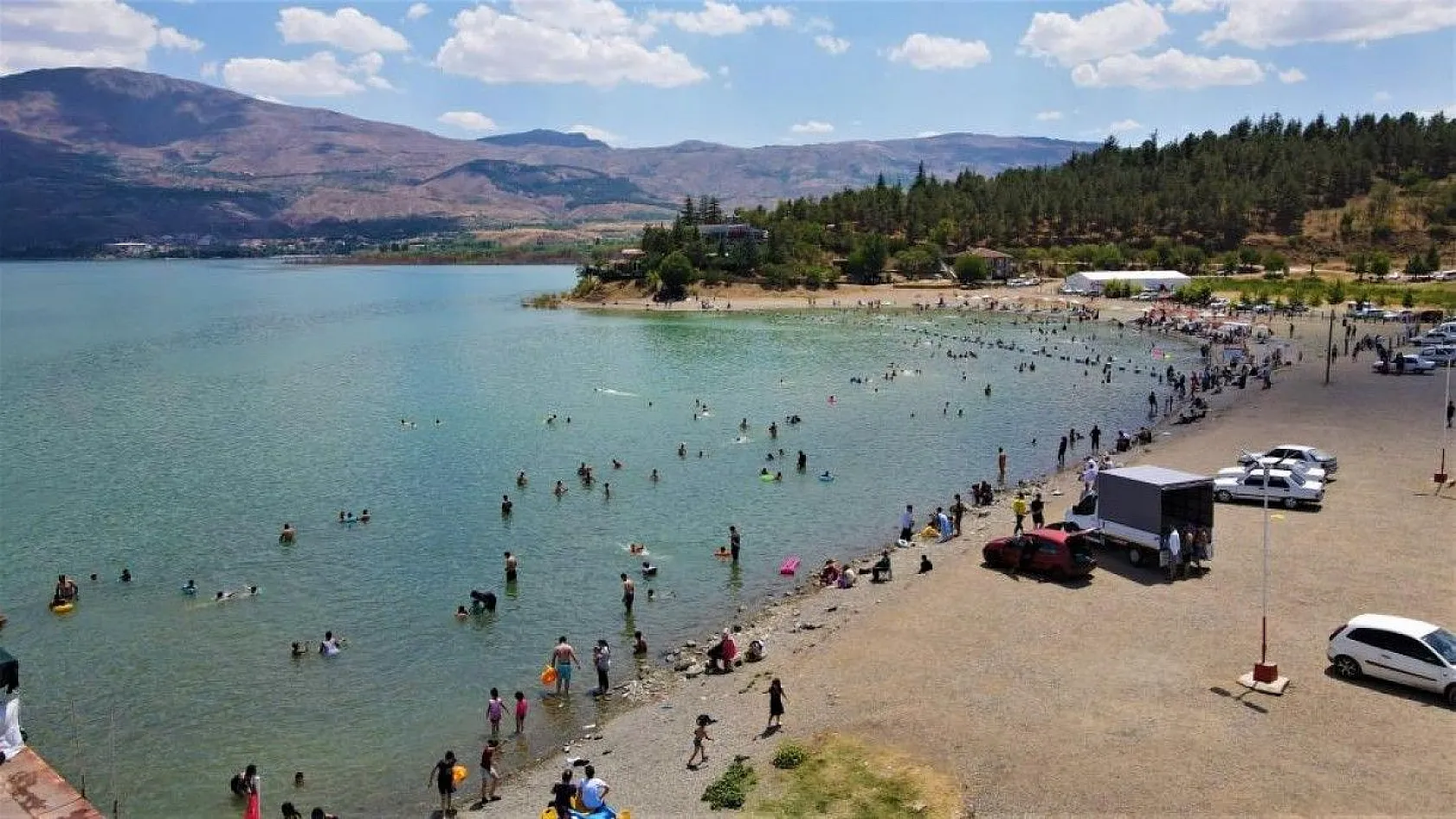 Doğu'nun gizli denizi 'Hazar Gölü' tatilcilerin akınına uğradı